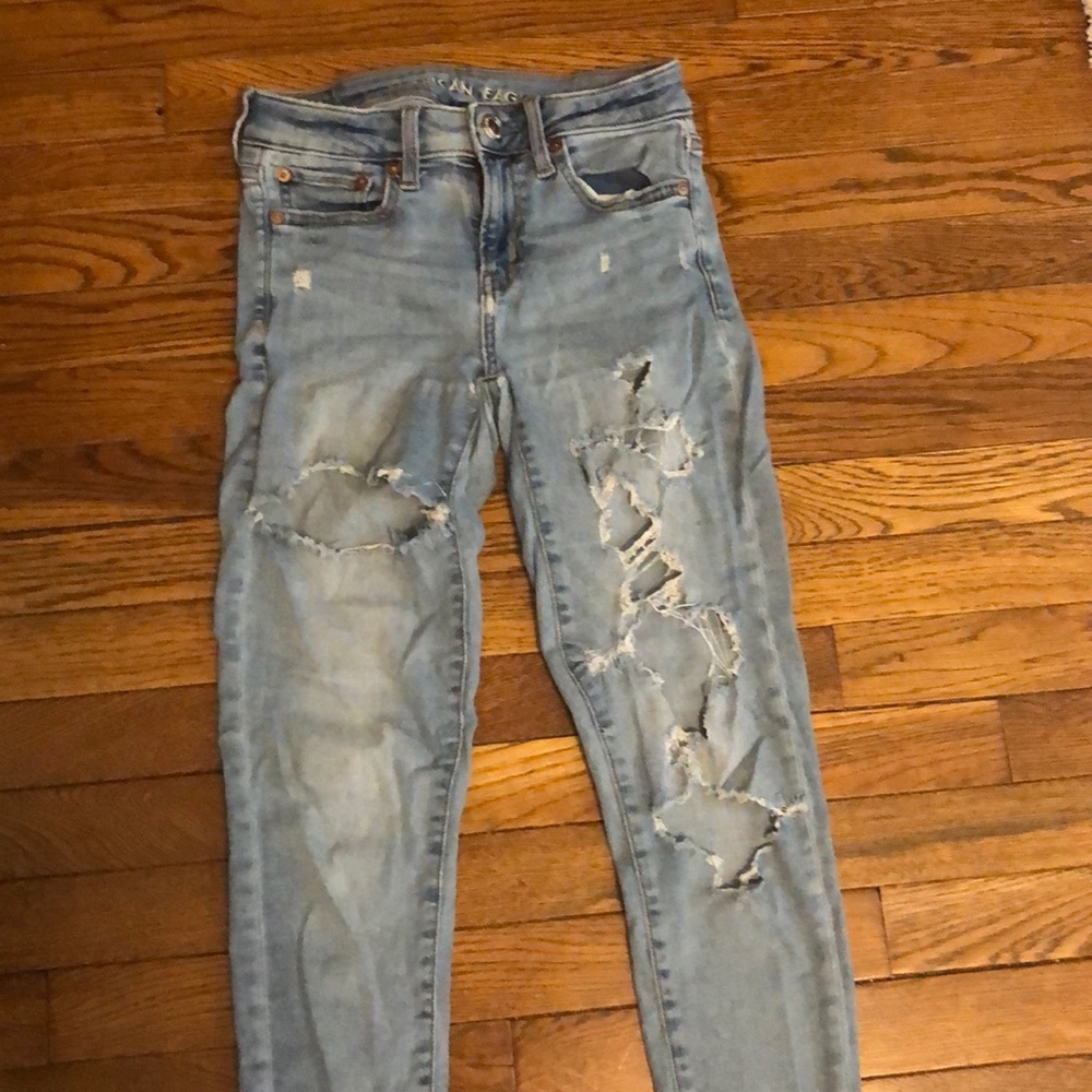 AMERICAN EAGLE mid rise ripped jeggings